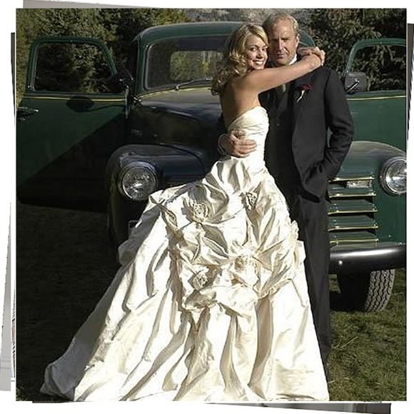 Vintage 2004 Ivory Silk Satin Wedding Gown w Floral Detail by Monique L'Huillier - Picture 7 of 8